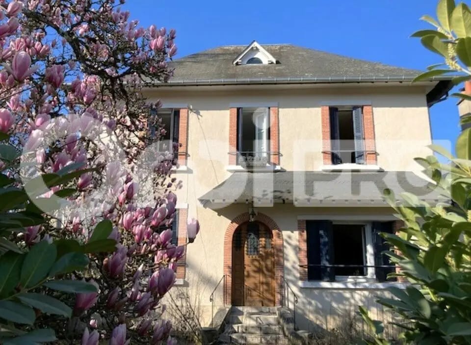 Bureau dans La Ferté-Saint-Cyr à vendre Photo de l’immeuble– Image 1 sur 9