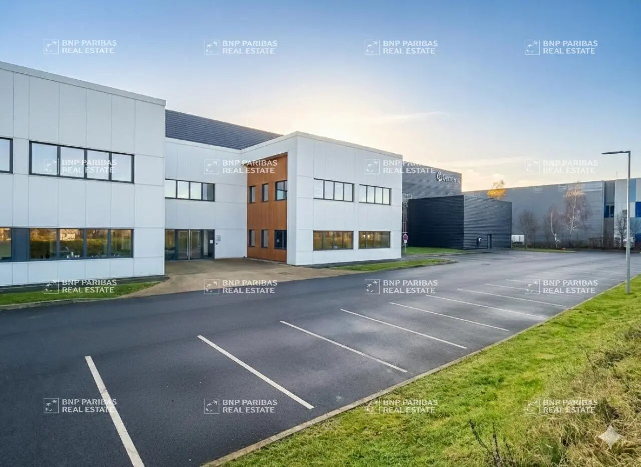 Local d’activités dans Ferrières-en-Brie à louer Photo principale– Image 1 sur 4