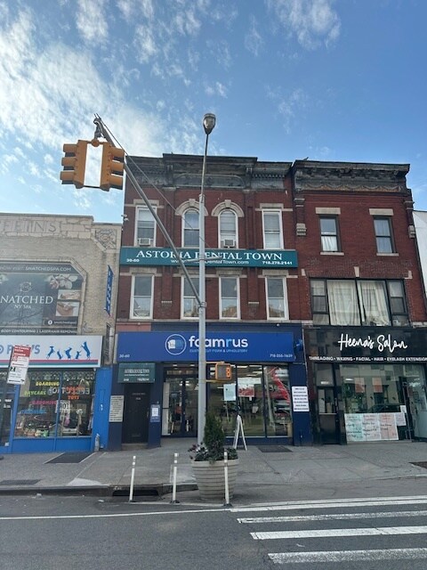 3060 Steinway St, Astoria, NY à vendre Photo de l’immeuble– Image 1 sur 23