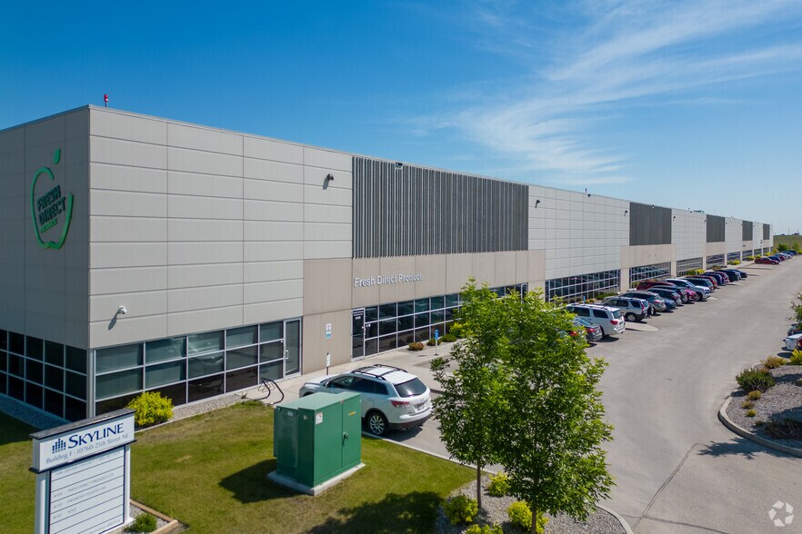 10760 25th St NE, Calgary, AB à louer - Photo de l’immeuble – Image 2 sur 7