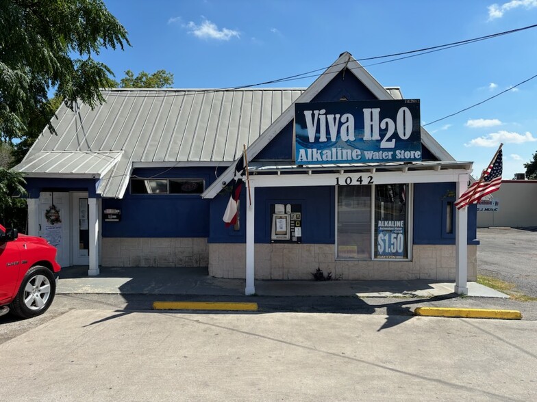 1042 Bandera Rd, San Antonio, TX à vendre - Photo de l’immeuble – Image 1 sur 8
