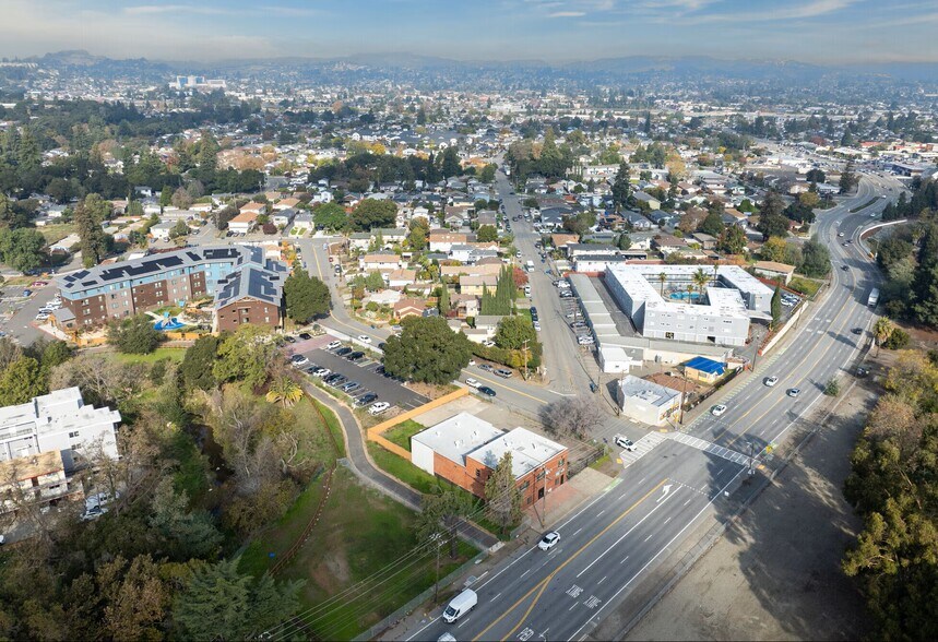 1448 A St, Castro Valley, CA à louer - Photo de l’immeuble – Image 3 sur 9