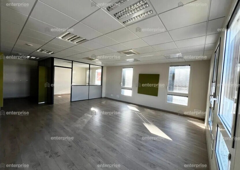 Bureau dans Amiens à vendre - Photo de l’immeuble – Image 2 sur 6