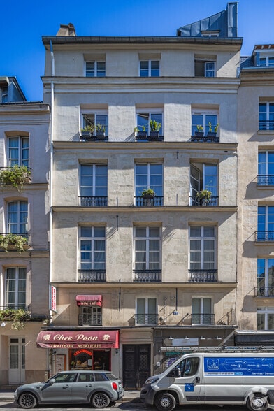 Immeuble residentiel dans Paris à vendre - Photo principale – Image 1 sur 5