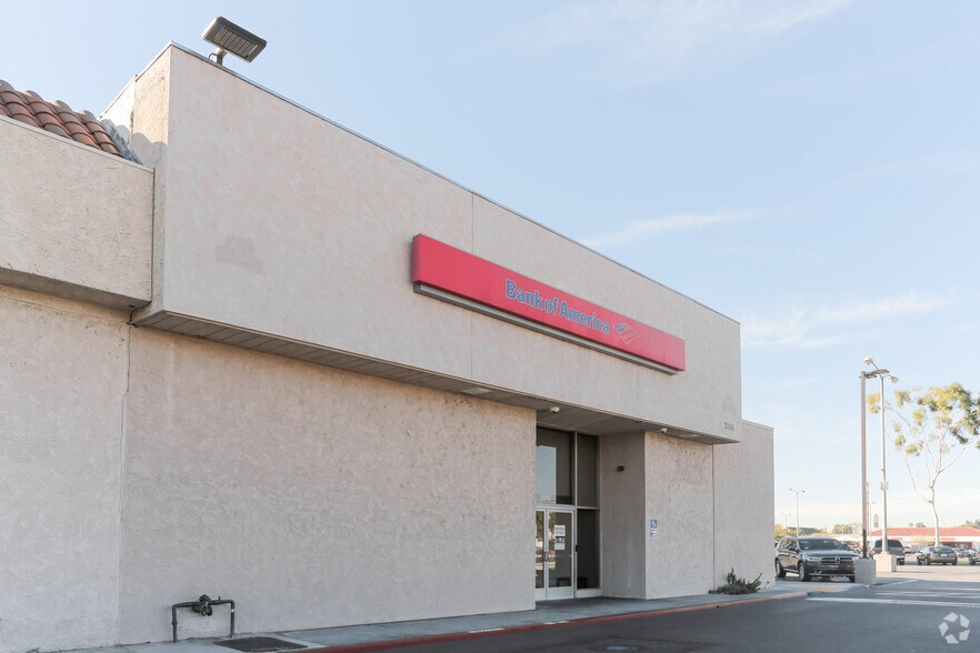 2516 E Chapman Ave, Fullerton, CA à vendre - Photo de l’immeuble – Image 2 sur 2