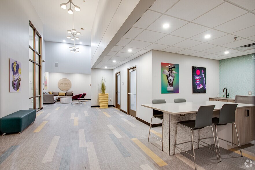 310-330 15th Ave SE, Minneapolis, MN à louer - Hall d’entrée – Image 3 sur 46