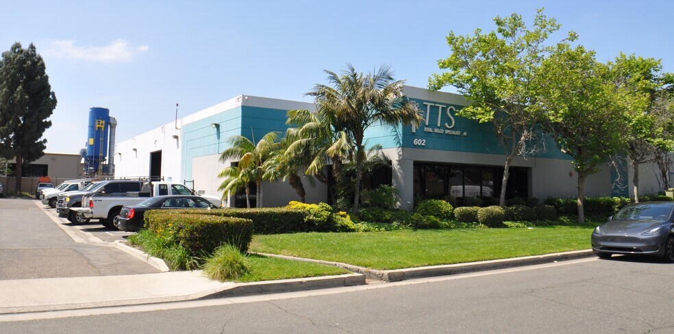 602 W Southern Ave, Orange, CA à louer - Photo de l’immeuble – Image 2 sur 7