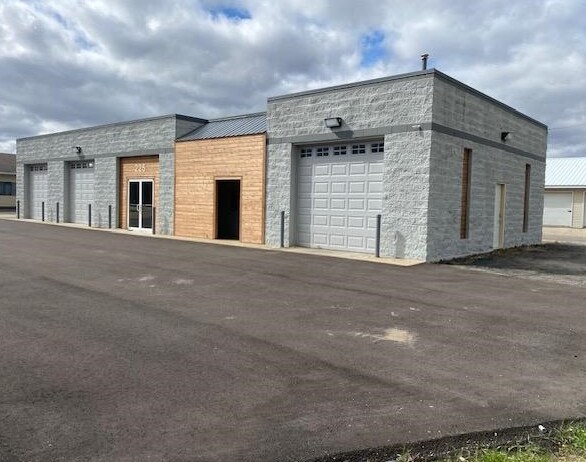 225 Jefferson St, Cambridge, WI à vendre - Photo de l’immeuble – Image 2 sur 5