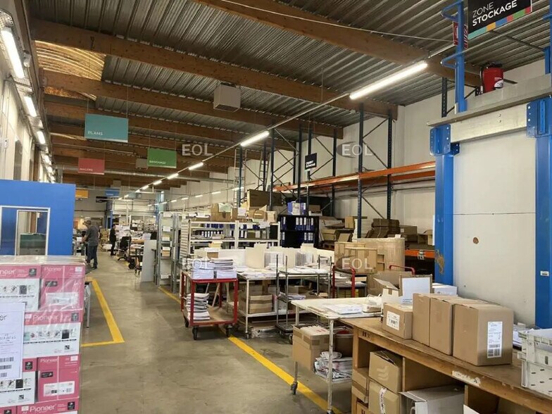 Local d’activités dans Colombes à louer - Photo de l’immeuble – Image 3 sur 7