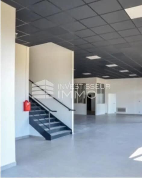 Industriel/Logistique dans Montgeron à vendre - Photo de l’immeuble – Image 2 sur 5