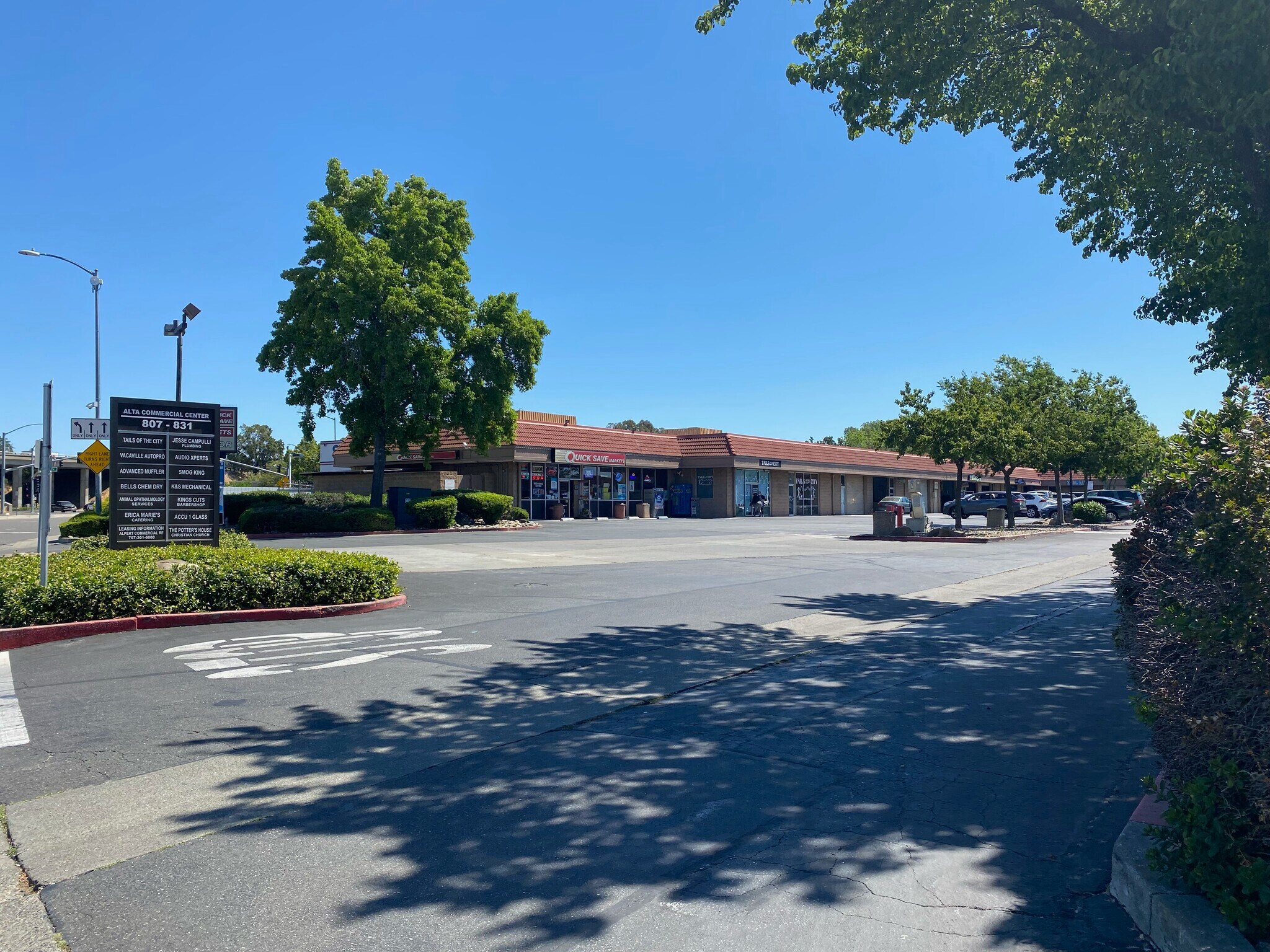 807-831 Davis St, Vacaville, CA à louer Photo de l’immeuble– Image 1 sur 9