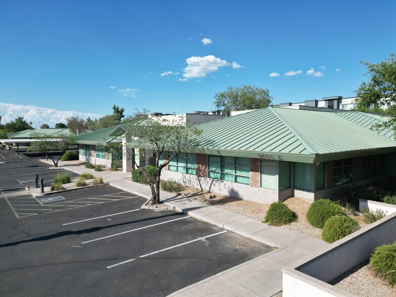1455 W Chandler Blvd, Chandler, AZ à louer - Photo de l’immeuble – Image 3 sur 11