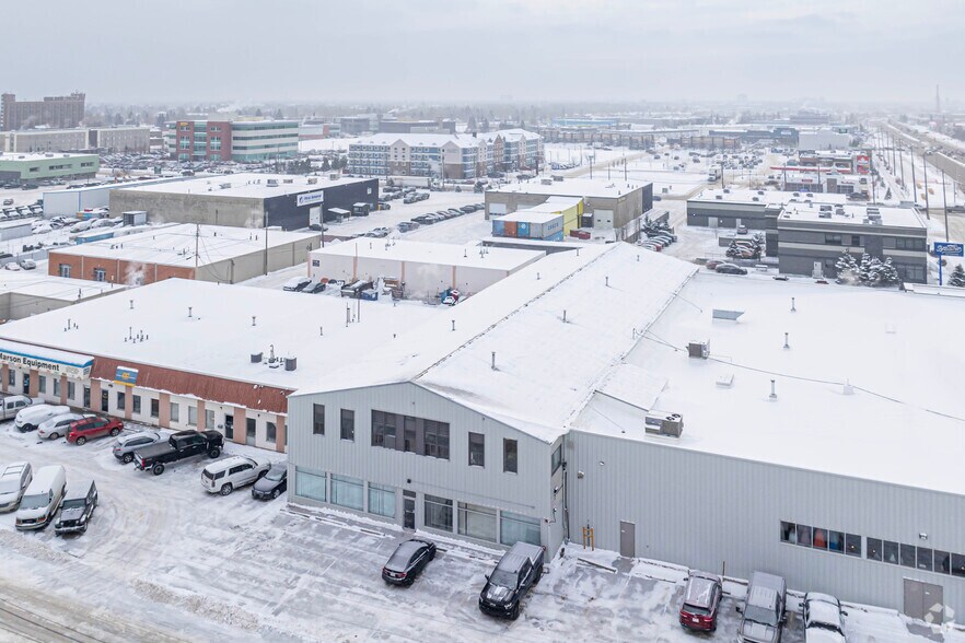16903 110 Av NW, Edmonton, AB à louer - Aérien – Image 3 sur 3