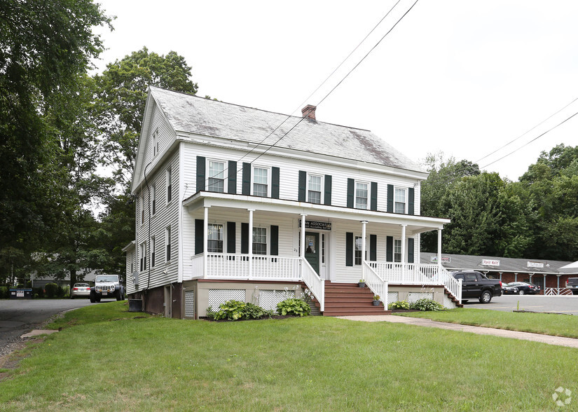 23 Southwick St, Feeding Hills, MA à vendre - Photo de l’immeuble – Image 3 sur 12