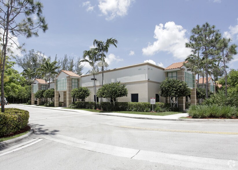 4851 W Hillsboro Blvd, Coconut Creek, FL à louer - Photo principale – Image 2 sur 8