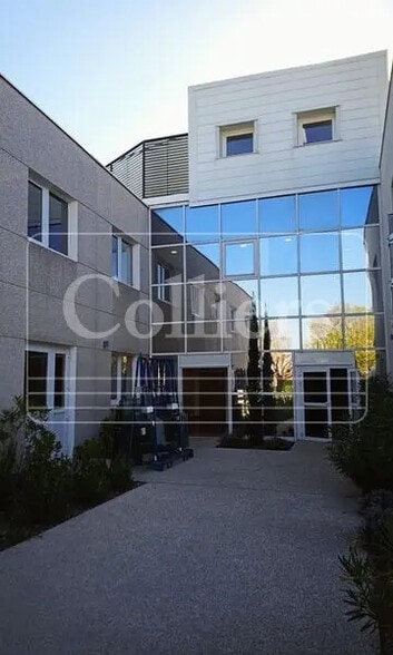 22 Rue Du 35Eme Regiment D'Aviation, Bron à vendre - Photo de l’immeuble – Image 2 sur 9