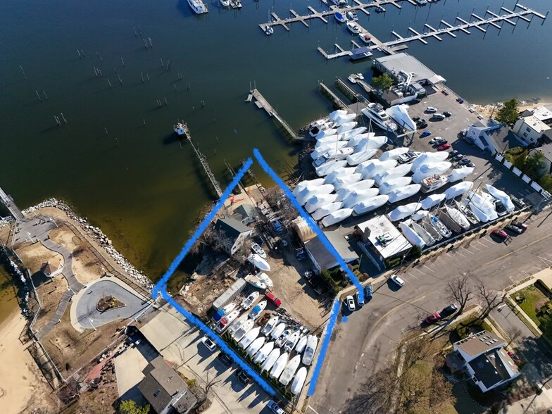 1 Orchard Beach Blvd, Port Washington, NY à vendre - Photo de l’immeuble – Image 1 sur 7