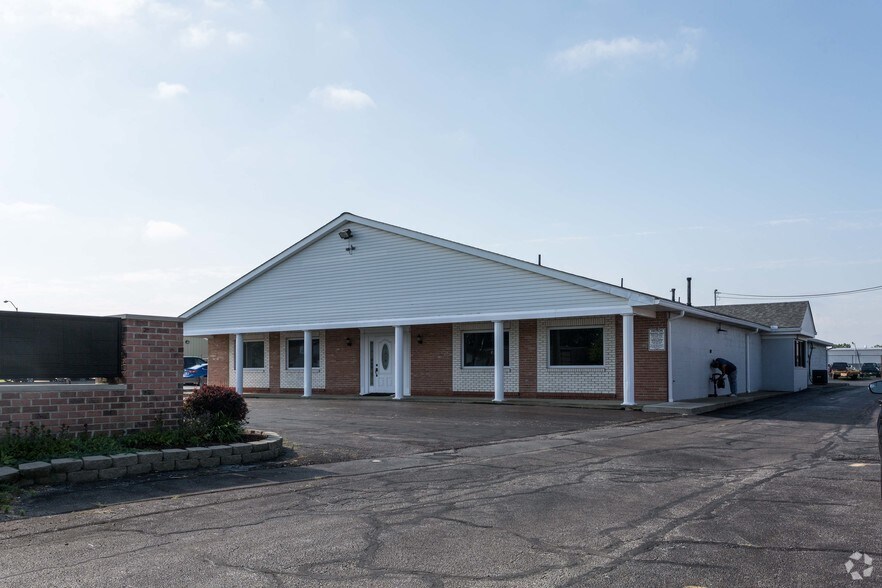 1131 E Broad St, Elyria, OH à louer - Photo de l’immeuble – Image 2 sur 15