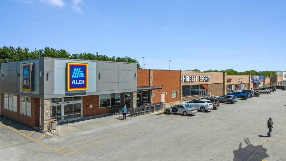 895-975 W College St, Marshall, MO à louer - Photo de l’immeuble – Image 2 sur 11