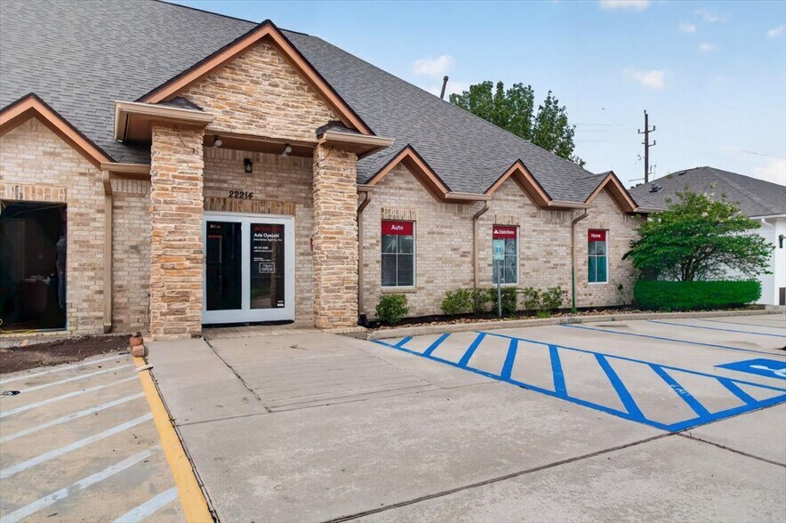 22214 Highland Knolls, Katy, TX à louer - Photo de l’immeuble – Image 2 sur 18