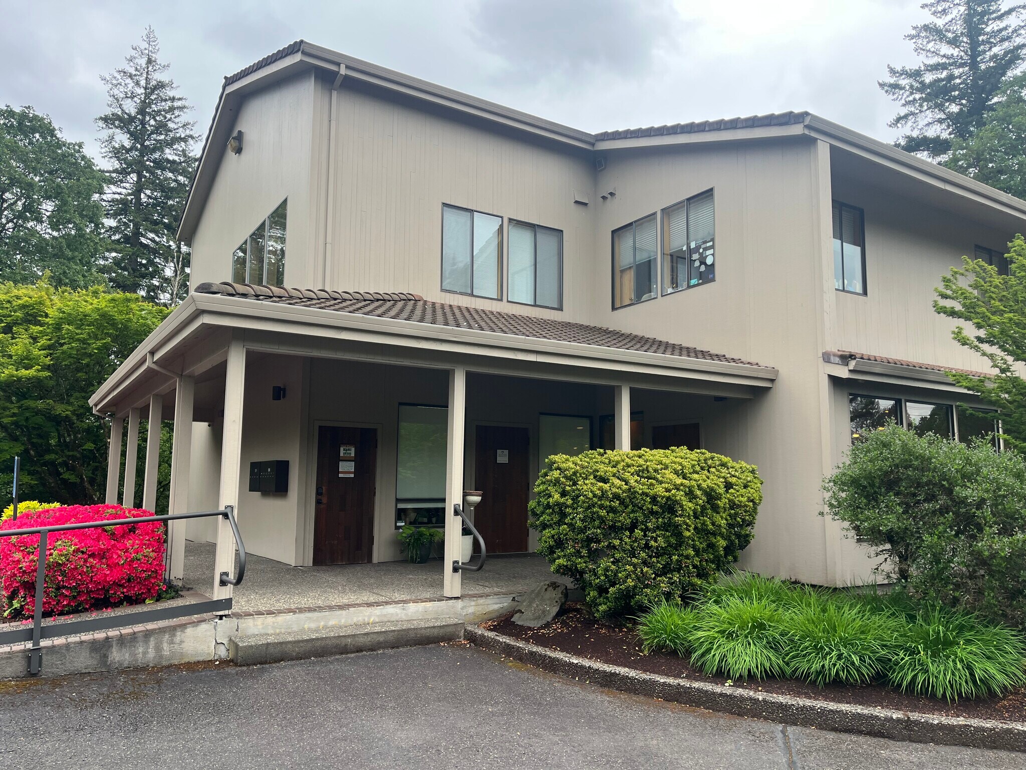 36200 Pittsburg Rd, Saint Helens, OR à louer Photo de l’immeuble– Image 1 sur 6
