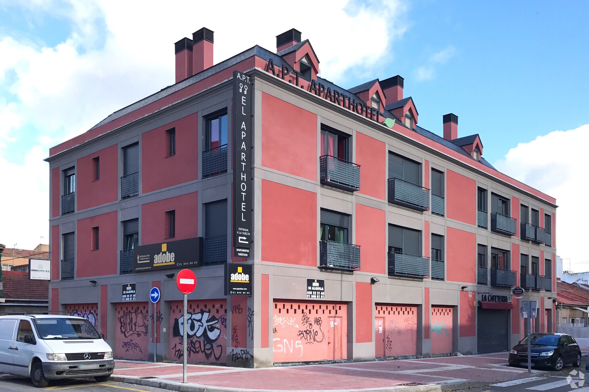 Immeuble residentiel dans Collado Villalba, Madrid à vendre Photo principale– Image 1 sur 2