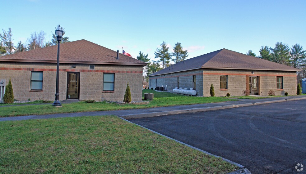 10 Evergreen Dr, Oakland, ME à vendre - Photo de l’immeuble – Image 2 sur 3