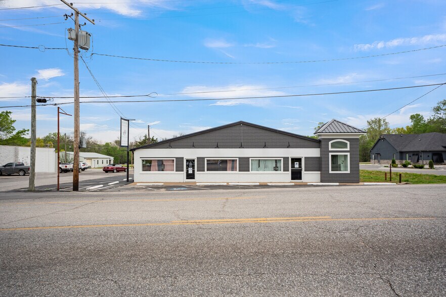 311 W 3rd St, Grove, OK à vendre - Photo de l’immeuble – Image 3 sur 13