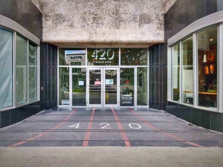 420 Lincoln Rd, Miami Beach, FL à louer - Photo de l’immeuble – Image 2 sur 72