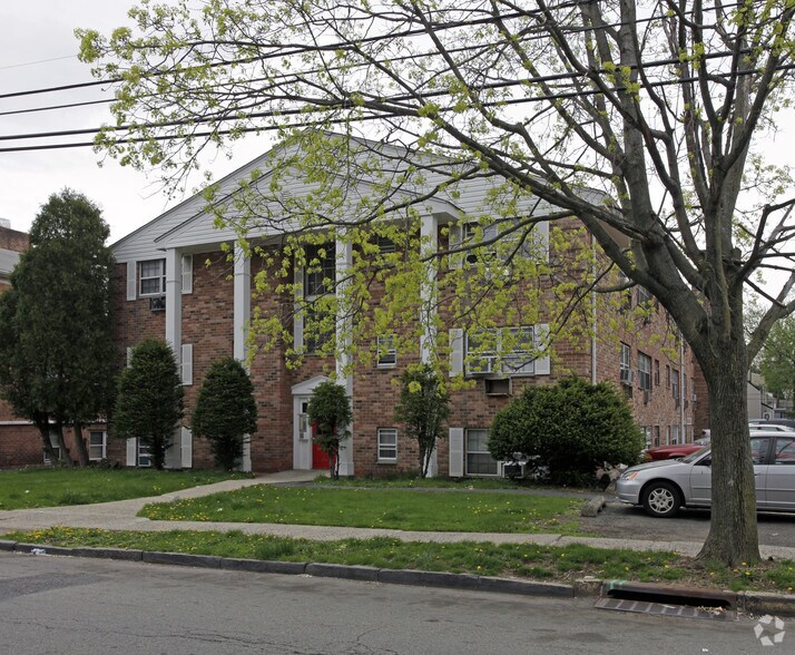 448 Lincoln Ave, Orange, NJ à vendre - Photo principale – Image 1 sur 14