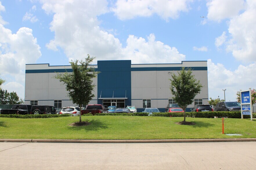 1626 Central Park Dr, Houston, TX à louer - Photo de l’immeuble – Image 1 sur 12