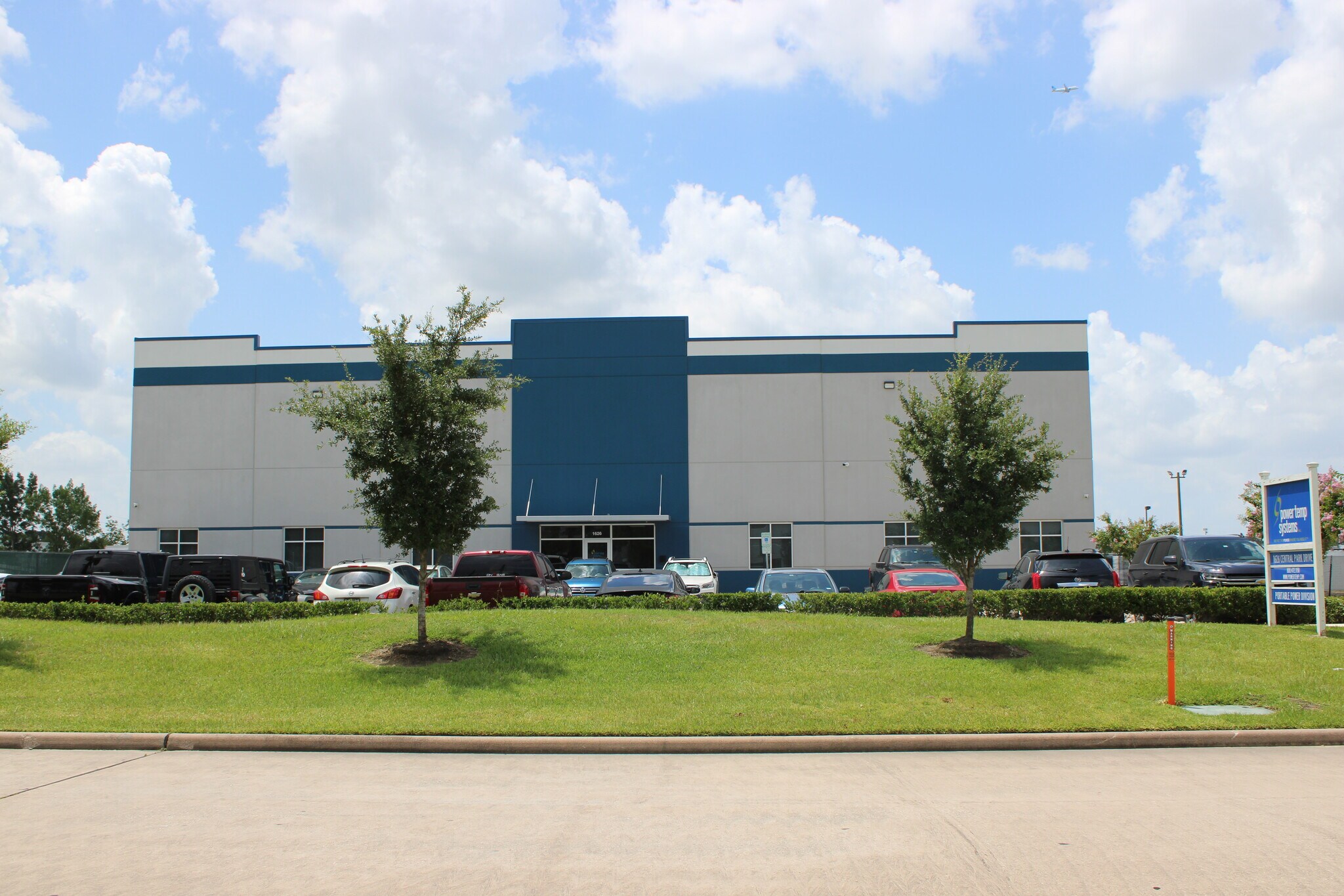 1626 Central Park Dr, Houston, TX à louer Photo de l’immeuble– Image 1 sur 13