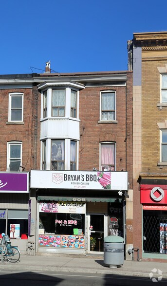 606 Bloor St W, Toronto, ON à louer - Photo de l’immeuble – Image 2 sur 2