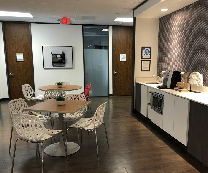 9896 Bissonnet St, Houston, TX à louer - Photo intérieure – Image 3 sur 5