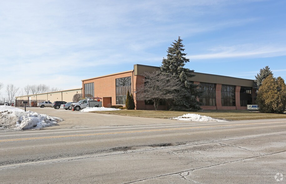 1400 Powis Rd, West Chicago, IL à louer - Photo de l’immeuble – Image 3 sur 4