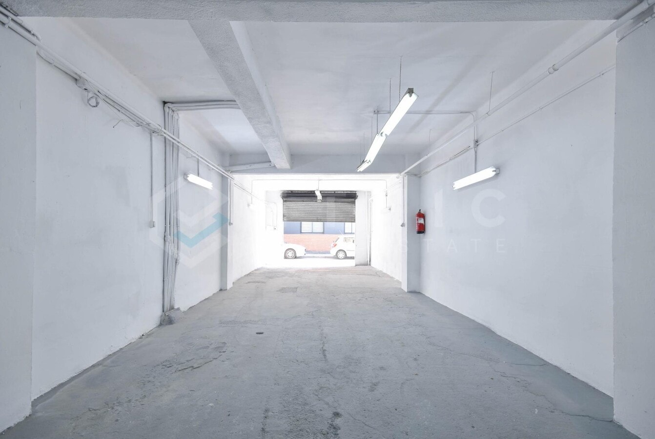 El Prat de Llobregat, BAR 08820 - Lot 1 - - Photo intérieure - Image 1 of 17