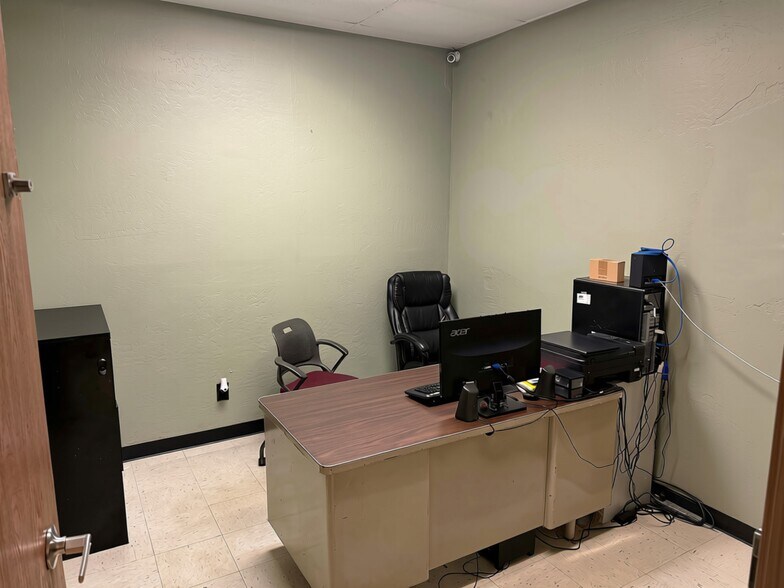 5127-5141 W Latham St, Phoenix, AZ à louer - Photo de l’immeuble – Image 2 sur 11