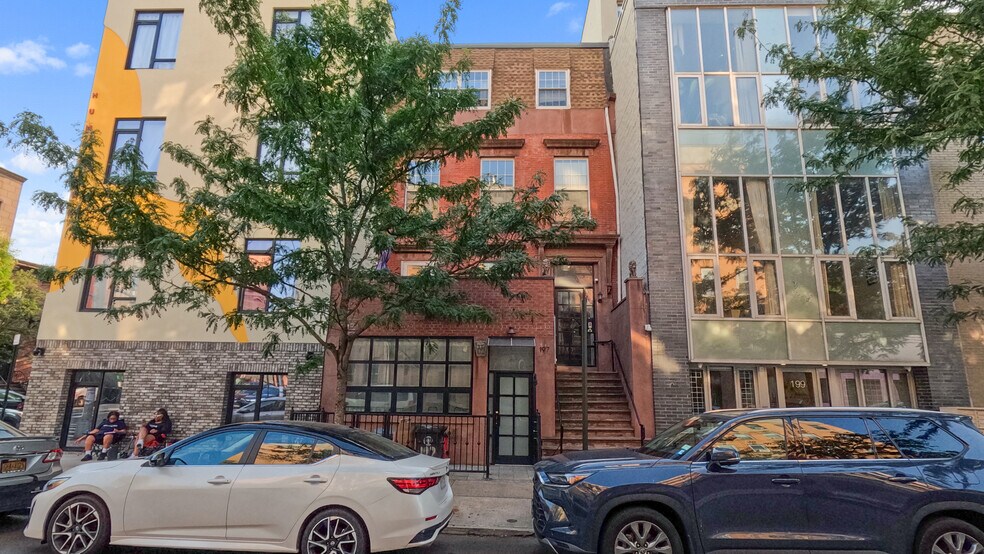 197 Humboldt St, Brooklyn, NY à vendre - Photo de l’immeuble – Image 2 sur 11