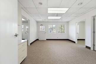 Plus de détails pour 44725 10th St W, Lancaster, CA - Bureau à vendre