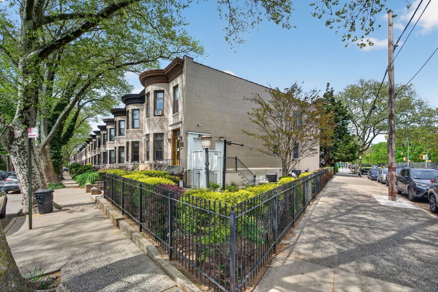 655 76th St, Brooklyn, NY à vendre - Photo de l’immeuble – Image 2 sur 36