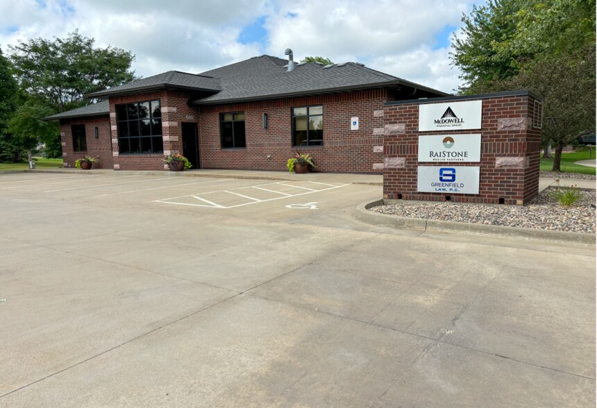 609 E Tan Tara Cir, Sioux Falls, SD à louer - Photo de l’immeuble – Image 2 sur 6