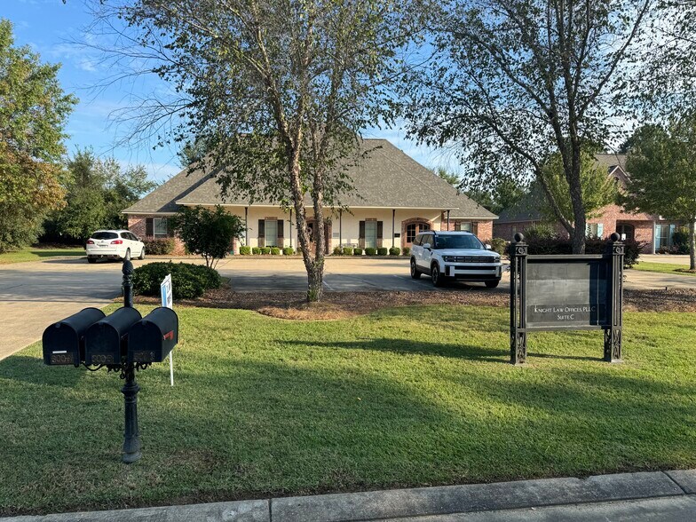 300 Highland Park Cove, Ridgeland, MS à louer - Photo de l’immeuble – Image 3 sur 3