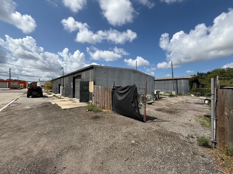 1030 Aurora Road, Melbourne, FL à vendre - Photo principale – Image 1 sur 12
