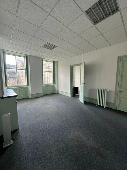 15 Rue Lafaurie De Monbadon, Bordeaux à louer - Photo de l’immeuble – Image 1 sur 7