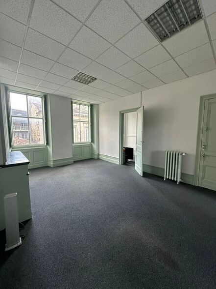 15 Rue Lafaurie De Monbadon, Bordeaux à louer - Photo de l’immeuble – Image 2 sur 7