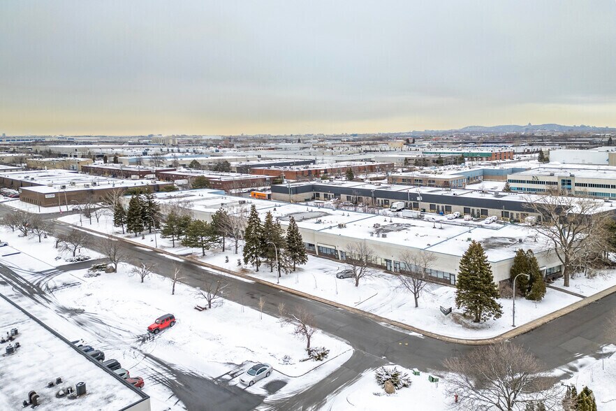 509-549 Av Lépine, Dorval, QC à louer - Aérien – Image 2 sur 19