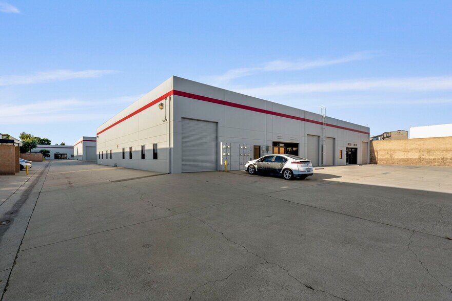 4025 Spencer St, Torrance, CA à louer - Photo de l’immeuble – Image 3 sur 7