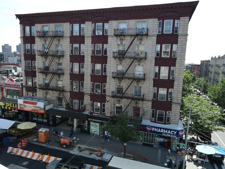 561 W 180th St, New York, NY à louer - Photo de l’immeuble – Image 2 sur 7