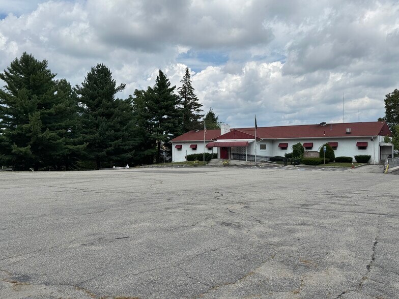 1418 Plainfield Pike, Cranston, RI à vendre - Photo de l’immeuble – Image 3 sur 3