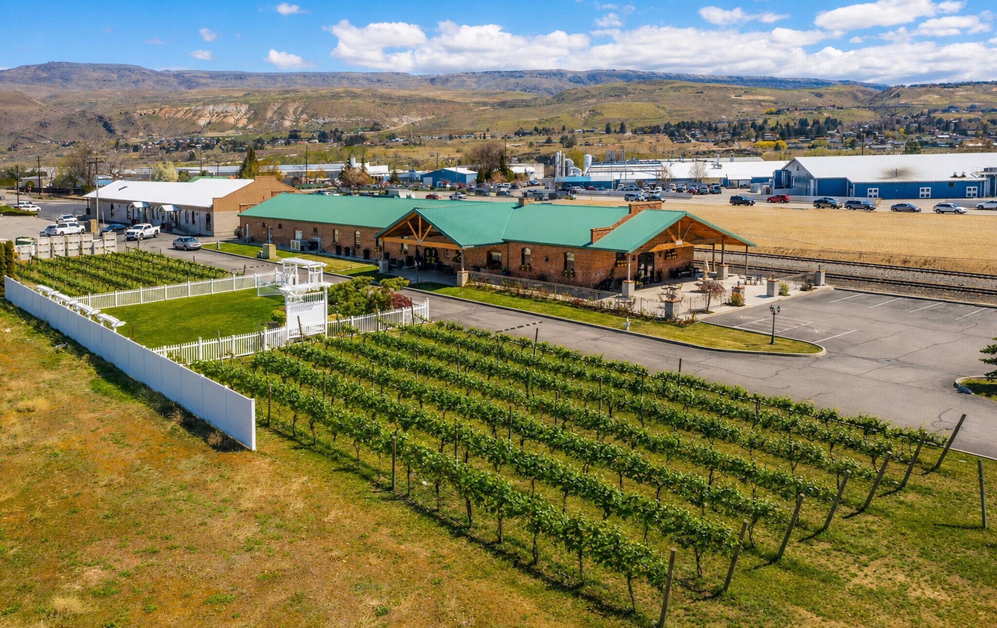 1 Vineyard Way, Wenatchee, WA à vendre Photo de l’immeuble– Image 1 sur 34